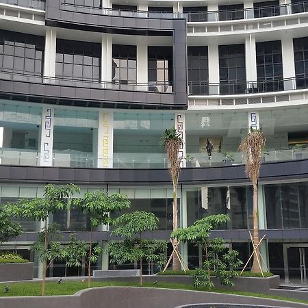 Milano Versace Suites Makati City Exterior photo