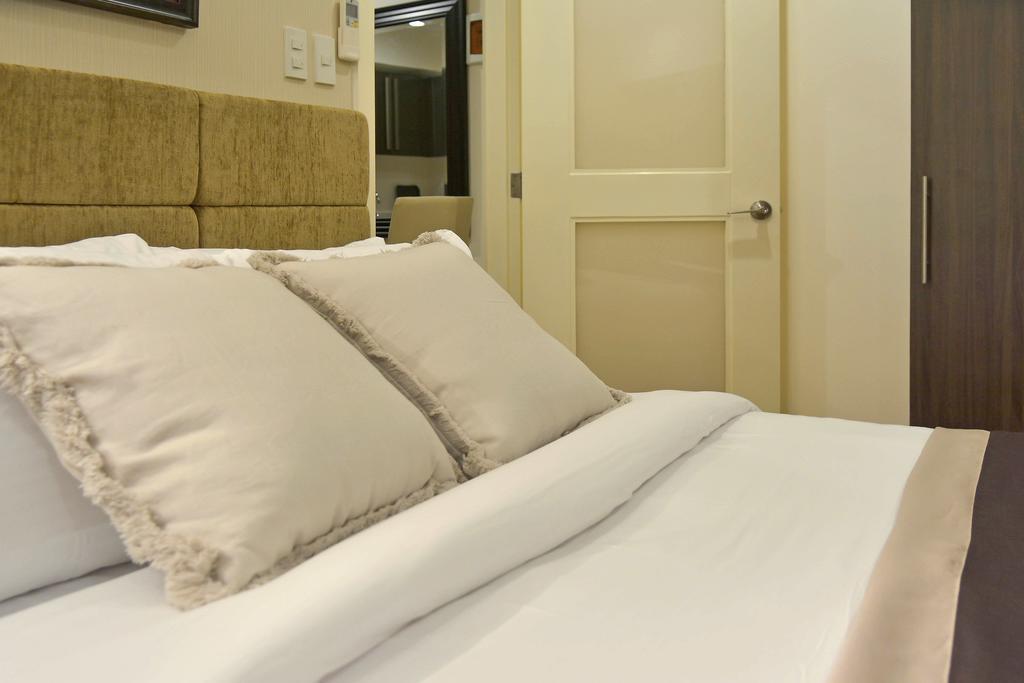 Milano Versace Suites Makati City Exterior photo