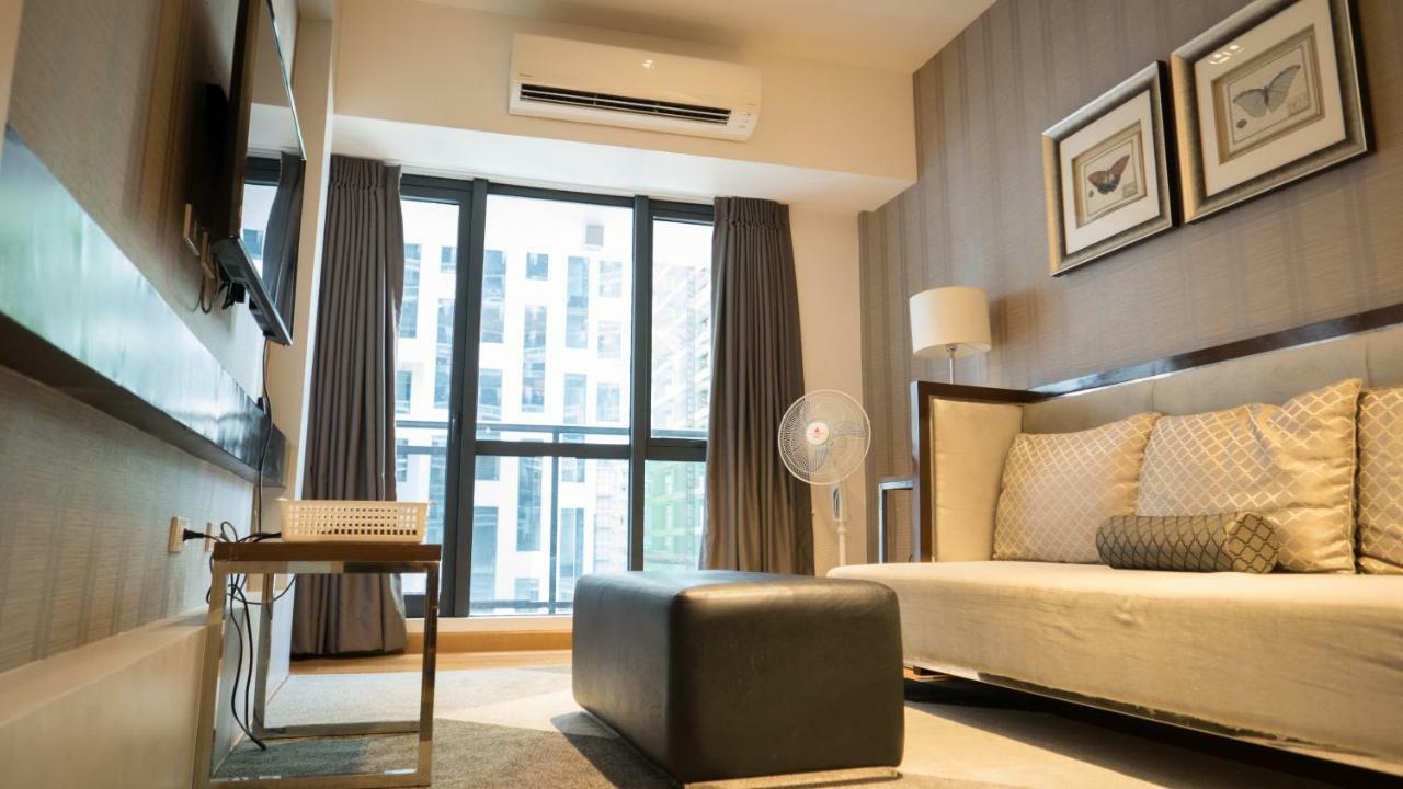 Milano Versace Suites Makati City Exterior photo
